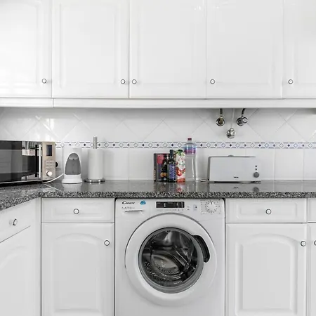 Cozy And Sunny Just Some Steps From The Sea 빌라 *