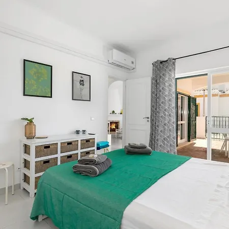 Cozy And Sunny Just Some Steps From The Sea Senhora da Luz