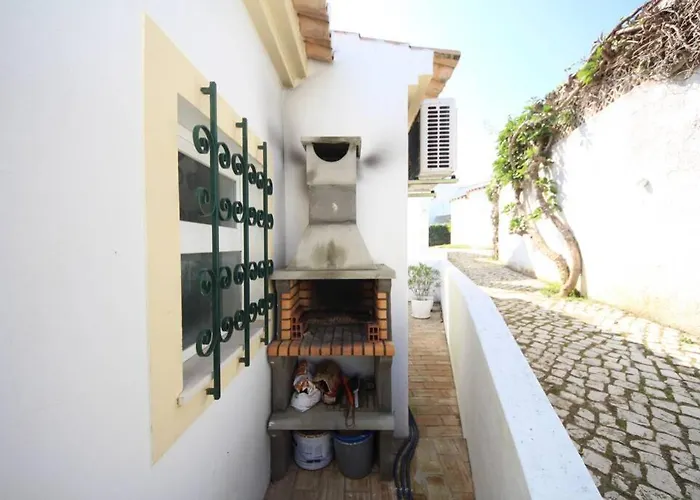 Cozy And Sunny Just Some Steps From The Sea 빌라 Senhora da Luz