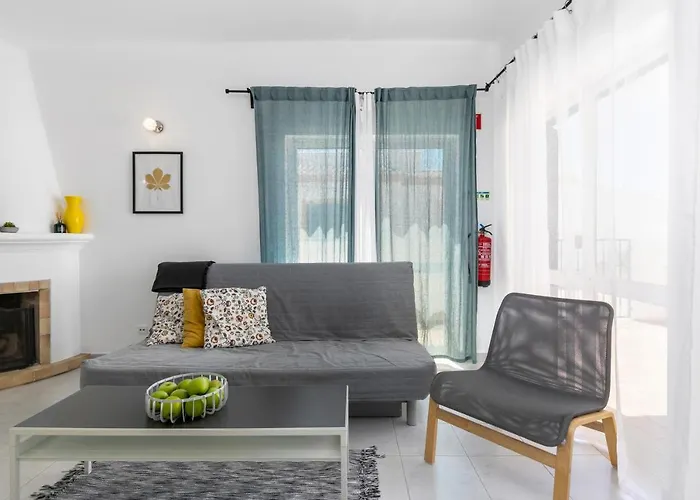 Cozy And Sunny Just Some Steps From The Sea 빌라 *