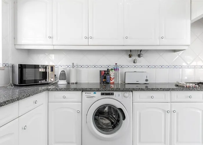 Cozy And Sunny Just Some Steps From The Sea 빌라 *