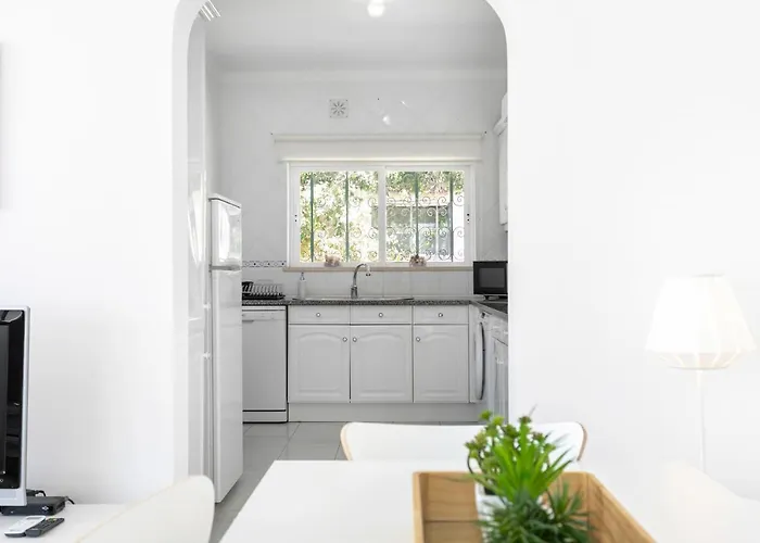 Cozy And Sunny Just Some Steps From The Sea