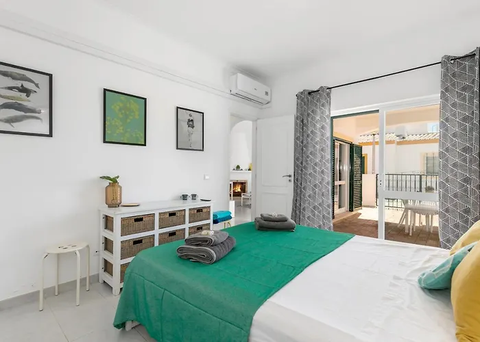 Cozy And Sunny Just Some Steps From The Sea Senhora da Luz