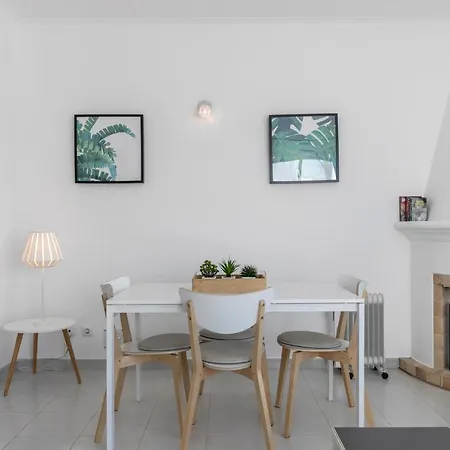 Cozy And Sunny Just Some Steps From The Sea Luz