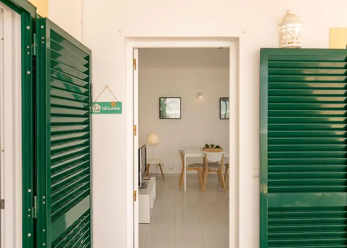 Cozy And Sunny Just Some Steps From The Sea Luz