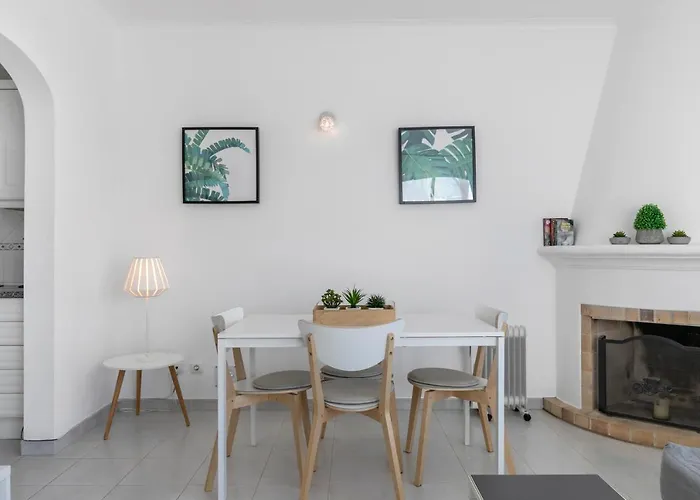 Cozy And Sunny Just Some Steps From The Sea Luz