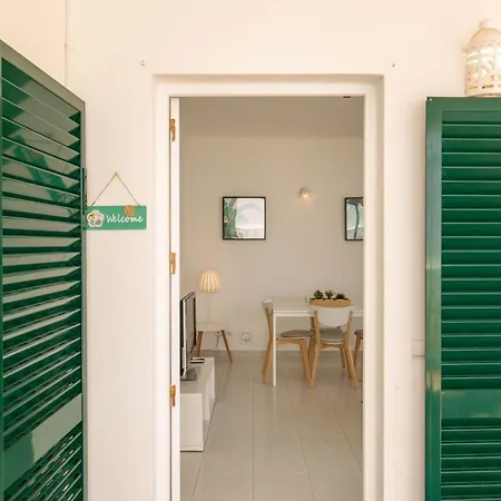 Cozy And Sunny Just Some Steps From The Sea Luz