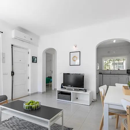 Cozy And Sunny Just Some Steps From The Sea *